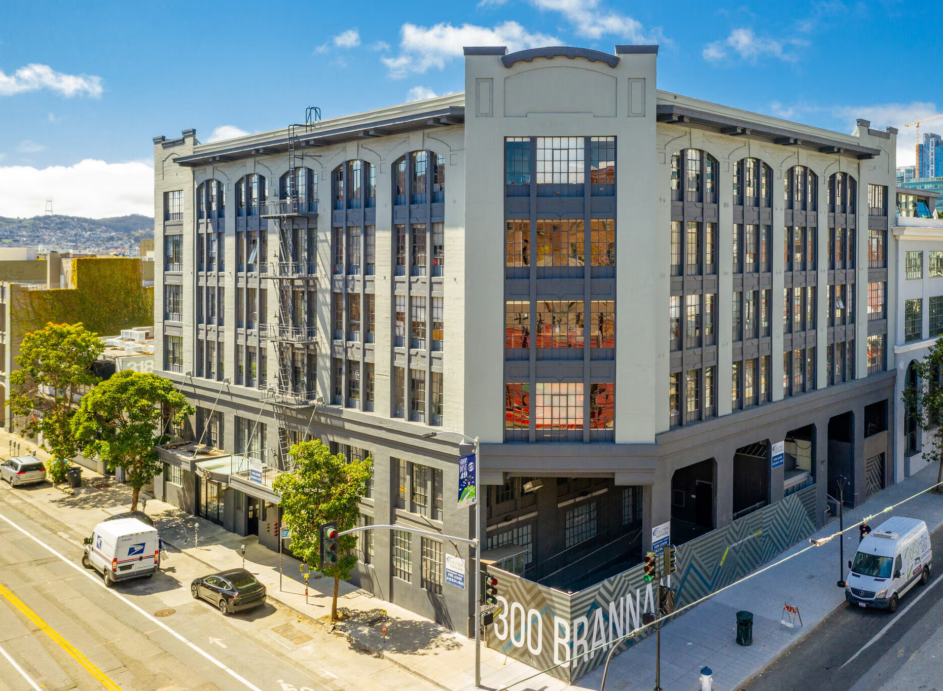 300 Brannan St. building exterior, aerial view
